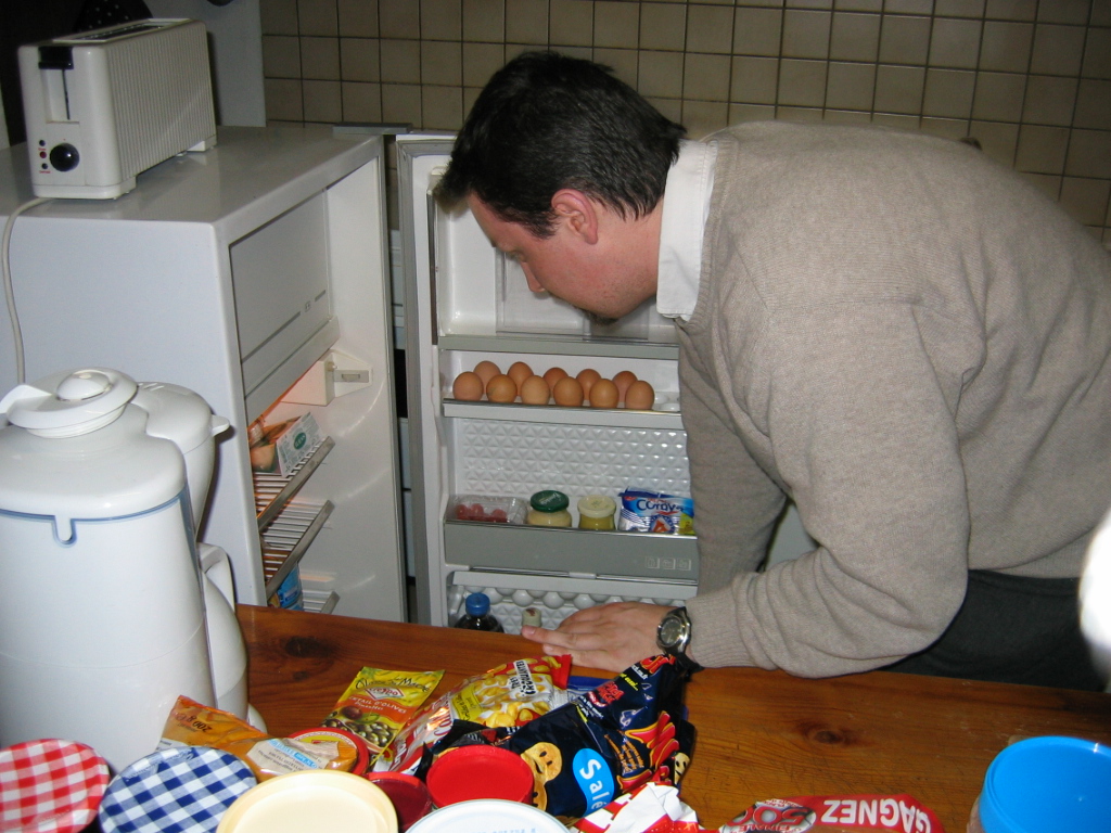 Euh y'a quoi dans le frigo ? C'est tout !?