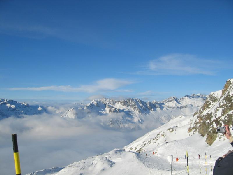 Tiens c'est la piste qui disparait l bas ?